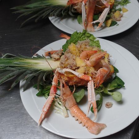 Logis Hotel Restaurant Le Commerce Guichen Exterior photo