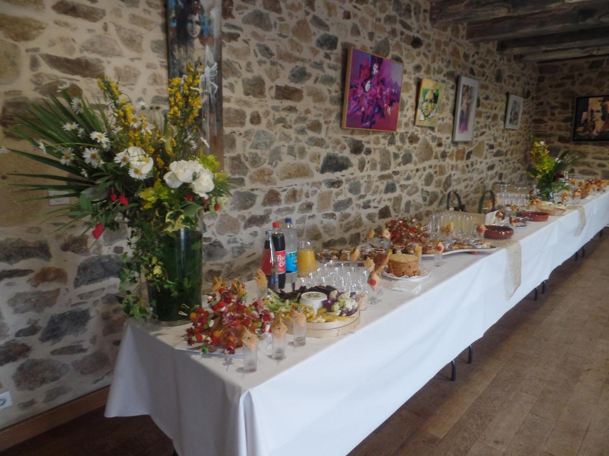 Logis Hotel Restaurant Le Commerce Guichen Exterior photo