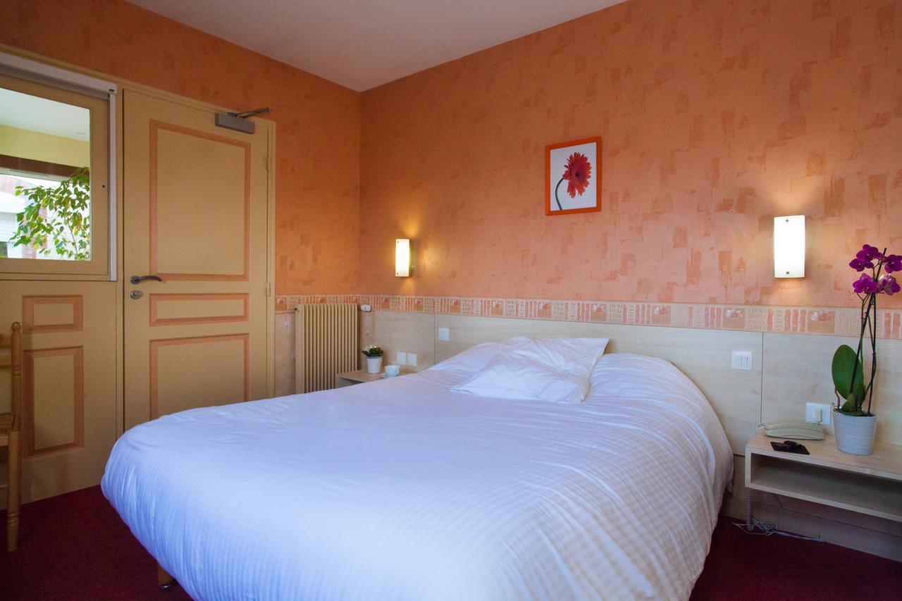 Logis Hotel Restaurant Le Commerce Guichen Exterior photo